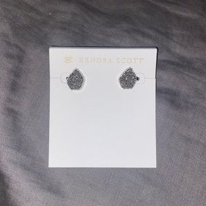 Silver Kendra Scott Studs!